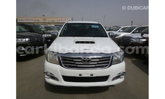 Nunua Imported Toyota Hilux Nyeupe Gari ndani ya Import - Dubai nchini Uganda Nunua Imported Toyota Hilux Nyeupe Gari ndani ya Import - Dubai nchini Uganda