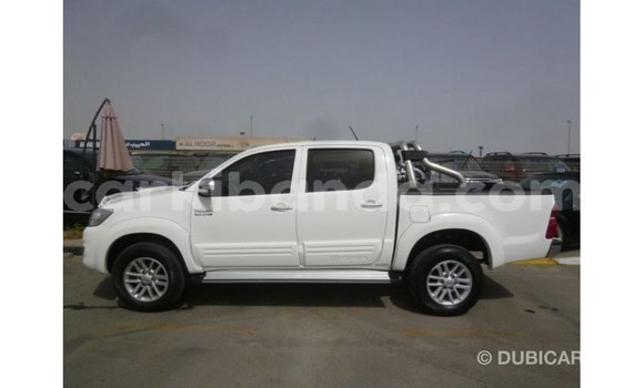 Nunua Imported Toyota Hilux Nyeupe Gari ndani ya Import - Dubai nchini Uganda Nunua Imported Toyota Hilux Nyeupe Gari ndani ya Import - Dubai nchini Uganda