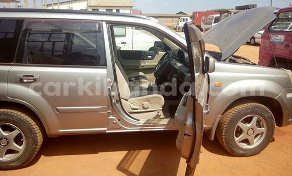 Gura Yakoze Nissan X–Trail Silver Imodoka i Kampala mu Uganda Gura Yakoze Nissan X–Trail Silver Imodoka i Kampala mu Uganda