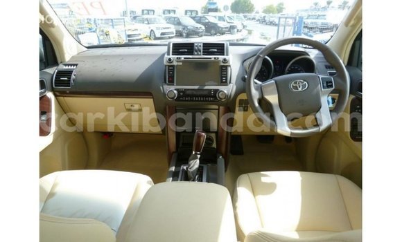 Acheter Import Voiture Toyota Prado Blanc à Import - Dubai, Ouganda Acheter Import Voiture Toyota Prado Blanc à Import - Dubai, Ouganda