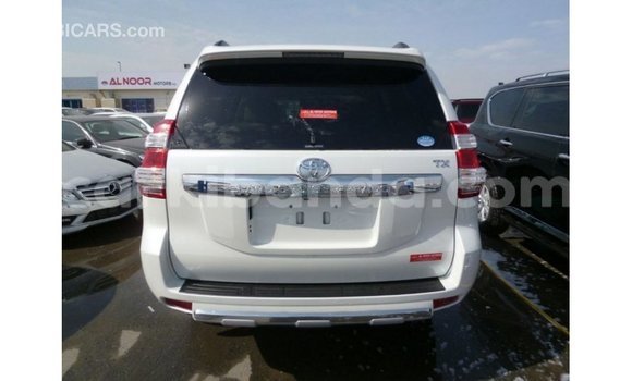 Acheter Import Voiture Toyota Prado Blanc à Import - Dubai, Ouganda Acheter Import Voiture Toyota Prado Blanc à Import - Dubai, Ouganda