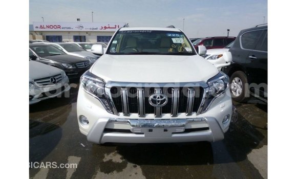 Acheter Import Voiture Toyota Prado Blanc à Import - Dubai, Ouganda Acheter Import Voiture Toyota Prado Blanc à Import - Dubai, Ouganda