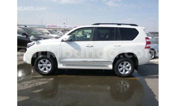 Acheter Import Voiture Toyota Prado Blanc à Import - Dubai, Ouganda Acheter Import Voiture Toyota Prado Blanc à Import - Dubai, Ouganda