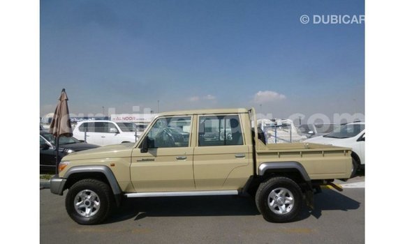 Gura Imported Toyota Land Cruiser Beige Imodoka i Import - Dubai mu Uganda Gura Imported Toyota Land Cruiser Beige Imodoka i Import - Dubai mu Uganda