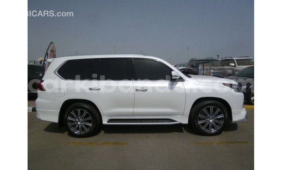 Nunua Imported Lexus LX Nyeupe Gari ndani ya Import - Dubai nchini Uganda Nunua Imported Lexus LX Nyeupe Gari ndani ya Import - Dubai nchini Uganda