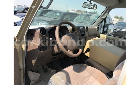 Gura Imported Toyota Land Cruiser Beige Imodoka i Import - Dubai mu Uganda Gura Imported Toyota Land Cruiser Beige Imodoka i Import - Dubai mu Uganda