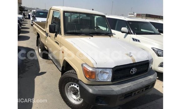 Gura Imported Toyota Land Cruiser Beige Imodoka i Import - Dubai mu Uganda Gura Imported Toyota Land Cruiser Beige Imodoka i Import - Dubai mu Uganda