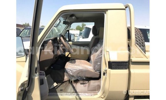 Gura Imported Toyota Land Cruiser Beige Imodoka i Import - Dubai mu Uganda Gura Imported Toyota Land Cruiser Beige Imodoka i Import - Dubai mu Uganda