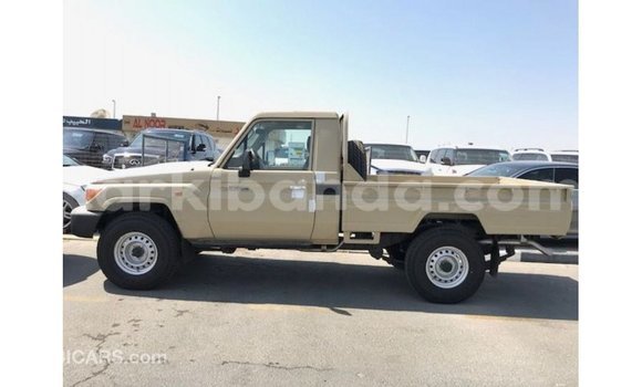 Gura Imported Toyota Land Cruiser Beige Imodoka i Import - Dubai mu Uganda Gura Imported Toyota Land Cruiser Beige Imodoka i Import - Dubai mu Uganda