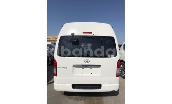 Gura Imported Toyota Hiace White Imodoka i Import - Dubai mu Uganda Gura Imported Toyota Hiace White Imodoka i Import - Dubai mu Uganda