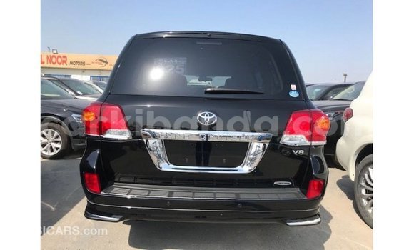 Nunua Imported Toyota Land Cruiser Nyeusi Gari ndani ya Import - Dubai nchini Uganda Nunua Imported Toyota Land Cruiser Nyeusi Gari ndani ya Import - Dubai nchini Uganda