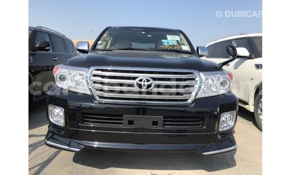 Nunua Imported Toyota Land Cruiser Nyeusi Gari ndani ya Import - Dubai nchini Uganda Nunua Imported Toyota Land Cruiser Nyeusi Gari ndani ya Import - Dubai nchini Uganda