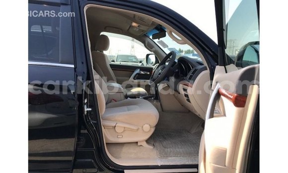 Nunua Imported Toyota Land Cruiser Nyeusi Gari ndani ya Import - Dubai nchini Uganda Nunua Imported Toyota Land Cruiser Nyeusi Gari ndani ya Import - Dubai nchini Uganda