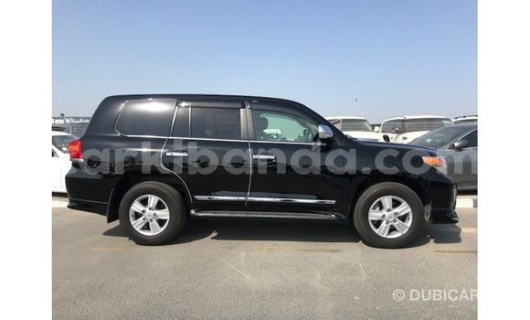 Nunua Imported Toyota Land Cruiser Nyeusi Gari ndani ya Import - Dubai nchini Uganda Nunua Imported Toyota Land Cruiser Nyeusi Gari ndani ya Import - Dubai nchini Uganda