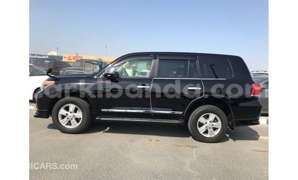 Nunua Imported Toyota Land Cruiser Nyeusi Gari ndani ya Import - Dubai nchini Uganda Nunua Imported Toyota Land Cruiser Nyeusi Gari ndani ya Import - Dubai nchini Uganda