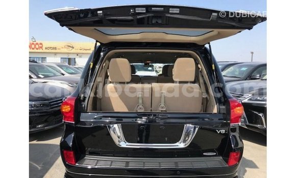 Nunua Imported Toyota Land Cruiser Nyeusi Gari ndani ya Import - Dubai nchini Uganda Nunua Imported Toyota Land Cruiser Nyeusi Gari ndani ya Import - Dubai nchini Uganda
