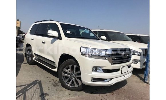 Acheter Import Voiture Toyota Land Cruiser Blanc à Import - Dubai, Ouganda Acheter Import Voiture Toyota Land Cruiser Blanc à Import - Dubai, Ouganda