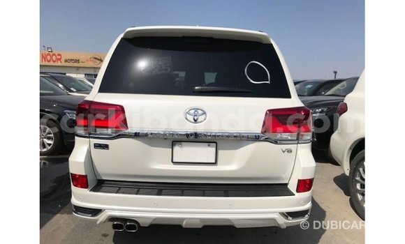 Acheter Import Voiture Toyota Land Cruiser Blanc à Import - Dubai, Ouganda Acheter Import Voiture Toyota Land Cruiser Blanc à Import - Dubai, Ouganda