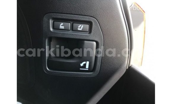 Acheter Import Voiture Toyota Land Cruiser Blanc à Import - Dubai, Ouganda Acheter Import Voiture Toyota Land Cruiser Blanc à Import - Dubai, Ouganda