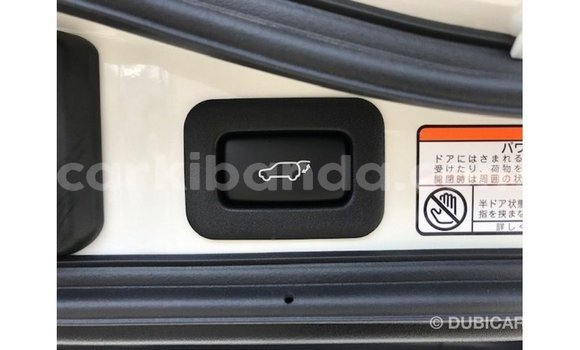 Acheter Import Voiture Toyota Land Cruiser Blanc à Import - Dubai, Ouganda Acheter Import Voiture Toyota Land Cruiser Blanc à Import - Dubai, Ouganda