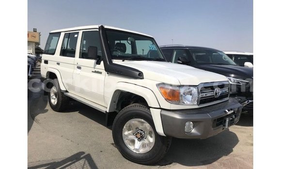 Gura Imported Toyota Land Cruiser White Imodoka i Import - Dubai mu Uganda Gura Imported Toyota Land Cruiser White Imodoka i Import - Dubai mu Uganda