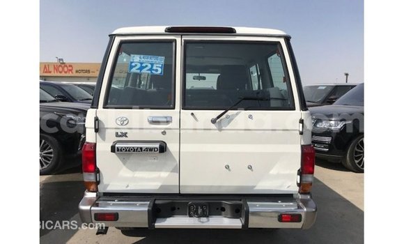 Gura Imported Toyota Land Cruiser White Imodoka i Import - Dubai mu Uganda Gura Imported Toyota Land Cruiser White Imodoka i Import - Dubai mu Uganda