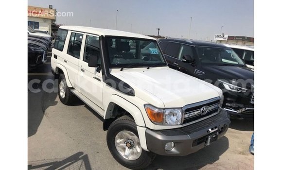 Gura Imported Toyota Land Cruiser White Imodoka i Import - Dubai mu Uganda Gura Imported Toyota Land Cruiser White Imodoka i Import - Dubai mu Uganda
