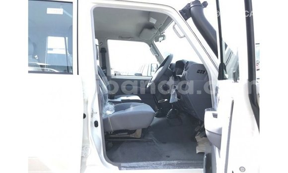 Gura Imported Toyota Land Cruiser White Imodoka i Import - Dubai mu Uganda Gura Imported Toyota Land Cruiser White Imodoka i Import - Dubai mu Uganda