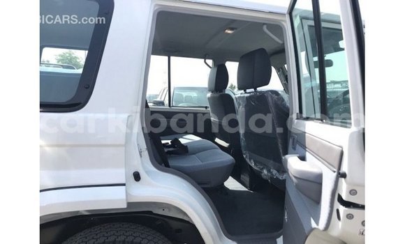 Gura Imported Toyota Land Cruiser White Imodoka i Import - Dubai mu Uganda Gura Imported Toyota Land Cruiser White Imodoka i Import - Dubai mu Uganda