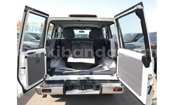 Gura Imported Toyota Land Cruiser White Imodoka i Import - Dubai mu Uganda Gura Imported Toyota Land Cruiser White Imodoka i Import - Dubai mu Uganda