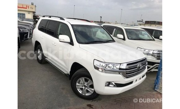 Acheter Import Voiture Toyota Land Cruiser Blanc à Import - Dubai, Ouganda Acheter Import Voiture Toyota Land Cruiser Blanc à Import - Dubai, Ouganda