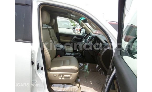 Buy Import Toyota Land Cruiser White Car in Import - Dubai in Uganda Buy Import Toyota Land Cruiser White Car in Import - Dubai in Uganda