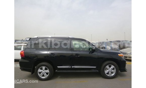 Gura Imported Toyota Land Cruiser Black Imodoka i Import - Dubai mu Uganda Gura Imported Toyota Land Cruiser Black Imodoka i Import - Dubai mu Uganda