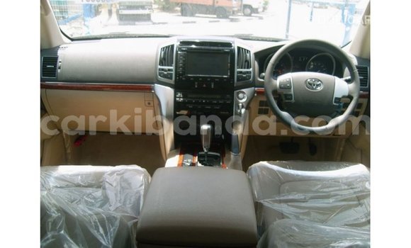 Nunua Imported Toyota Land Cruiser Nyeupe Gari ndani ya Import - Dubai nchini Uganda Nunua Imported Toyota Land Cruiser Nyeupe Gari ndani ya Import - Dubai nchini Uganda