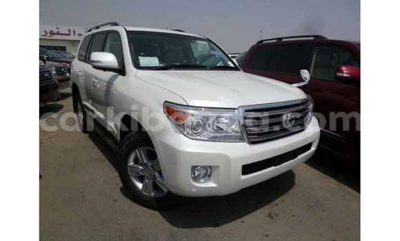 Gura Imported Toyota Land Cruiser White Imodoka i Import - Dubai mu Uganda Gura Imported Toyota Land Cruiser White Imodoka i Import - Dubai mu Uganda