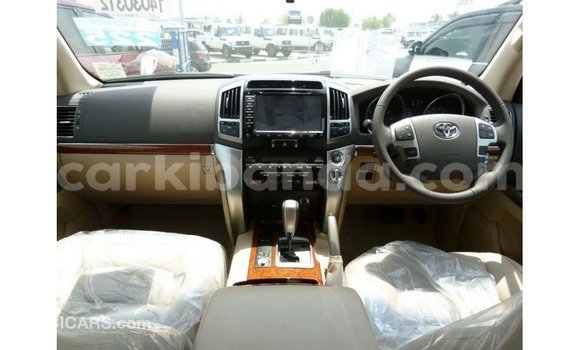 Gura Imported Toyota Land Cruiser White Imodoka i Import - Dubai mu Uganda Gura Imported Toyota Land Cruiser White Imodoka i Import - Dubai mu Uganda