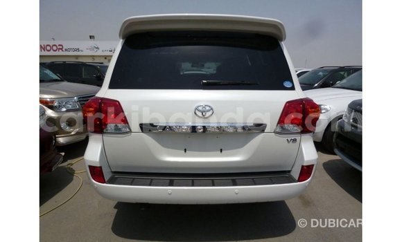Gura Imported Toyota Land Cruiser White Imodoka i Import - Dubai mu Uganda Gura Imported Toyota Land Cruiser White Imodoka i Import - Dubai mu Uganda