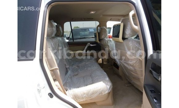 Gura Imported Toyota Land Cruiser White Imodoka i Import - Dubai mu Uganda Gura Imported Toyota Land Cruiser White Imodoka i Import - Dubai mu Uganda