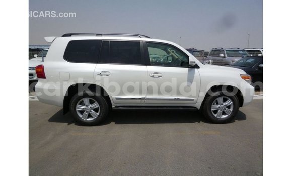 Gura Imported Toyota Land Cruiser White Imodoka i Import - Dubai mu Uganda Gura Imported Toyota Land Cruiser White Imodoka i Import - Dubai mu Uganda