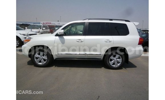 Gura Imported Toyota Land Cruiser White Imodoka i Import - Dubai mu Uganda Gura Imported Toyota Land Cruiser White Imodoka i Import - Dubai mu Uganda