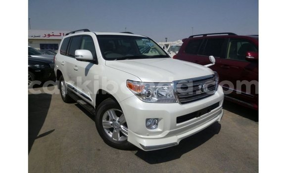 Gura Imported Toyota Land Cruiser White Imodoka i Import - Dubai mu Uganda Gura Imported Toyota Land Cruiser White Imodoka i Import - Dubai mu Uganda