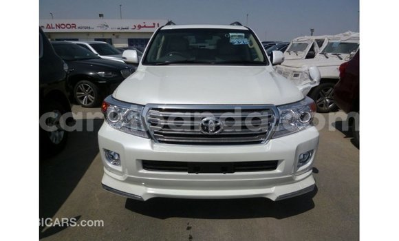 Gura Imported Toyota Land Cruiser White Imodoka i Import - Dubai mu Uganda Gura Imported Toyota Land Cruiser White Imodoka i Import - Dubai mu Uganda