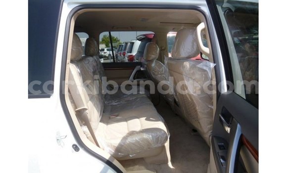 Gura Imported Toyota Land Cruiser White Imodoka i Import - Dubai mu Uganda Gura Imported Toyota Land Cruiser White Imodoka i Import - Dubai mu Uganda