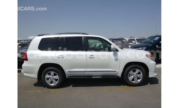 Gura Imported Toyota Land Cruiser White Imodoka i Import - Dubai mu Uganda Gura Imported Toyota Land Cruiser White Imodoka i Import - Dubai mu Uganda