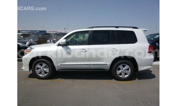 Gura Imported Toyota Land Cruiser White Imodoka i Import - Dubai mu Uganda Gura Imported Toyota Land Cruiser White Imodoka i Import - Dubai mu Uganda