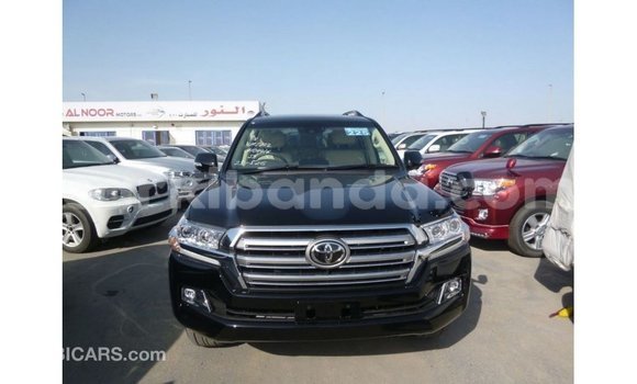 Nunua Imported Toyota Land Cruiser Nyeusi Gari ndani ya Import - Dubai nchini Uganda Nunua Imported Toyota Land Cruiser Nyeusi Gari ndani ya Import - Dubai nchini Uganda