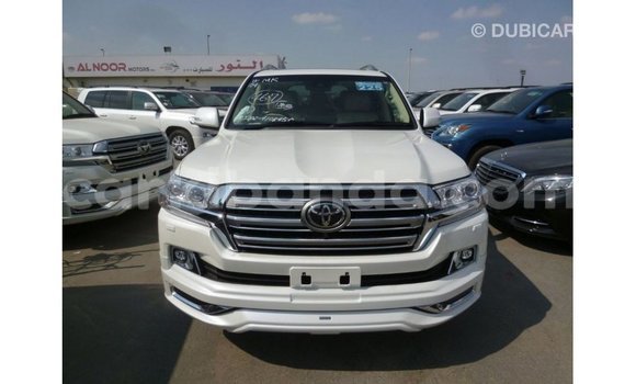 Nunua Imported Toyota Land Cruiser Nyeupe Gari ndani ya Import - Dubai nchini Uganda Nunua Imported Toyota Land Cruiser Nyeupe Gari ndani ya Import - Dubai nchini Uganda