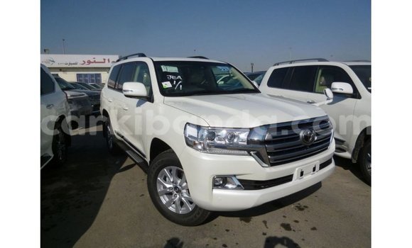 Gura Imported Toyota Land Cruiser White Imodoka i Import - Dubai mu Uganda Gura Imported Toyota Land Cruiser White Imodoka i Import - Dubai mu Uganda