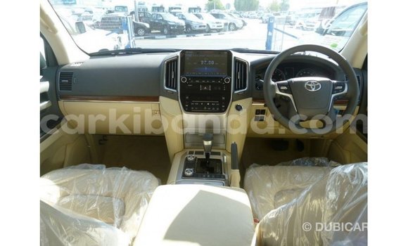 Gura Imported Toyota Land Cruiser White Imodoka i Import - Dubai mu Uganda Gura Imported Toyota Land Cruiser White Imodoka i Import - Dubai mu Uganda