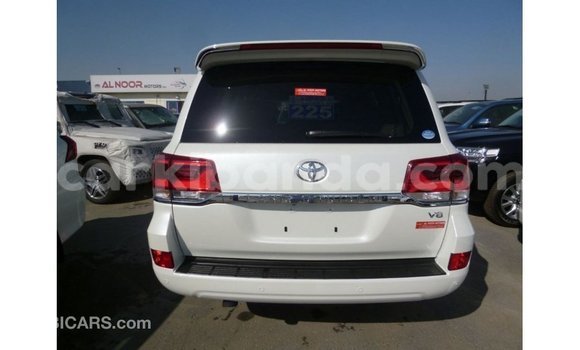 Gura Imported Toyota Land Cruiser White Imodoka i Import - Dubai mu Uganda Gura Imported Toyota Land Cruiser White Imodoka i Import - Dubai mu Uganda